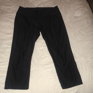 Cropped black Nike leggings